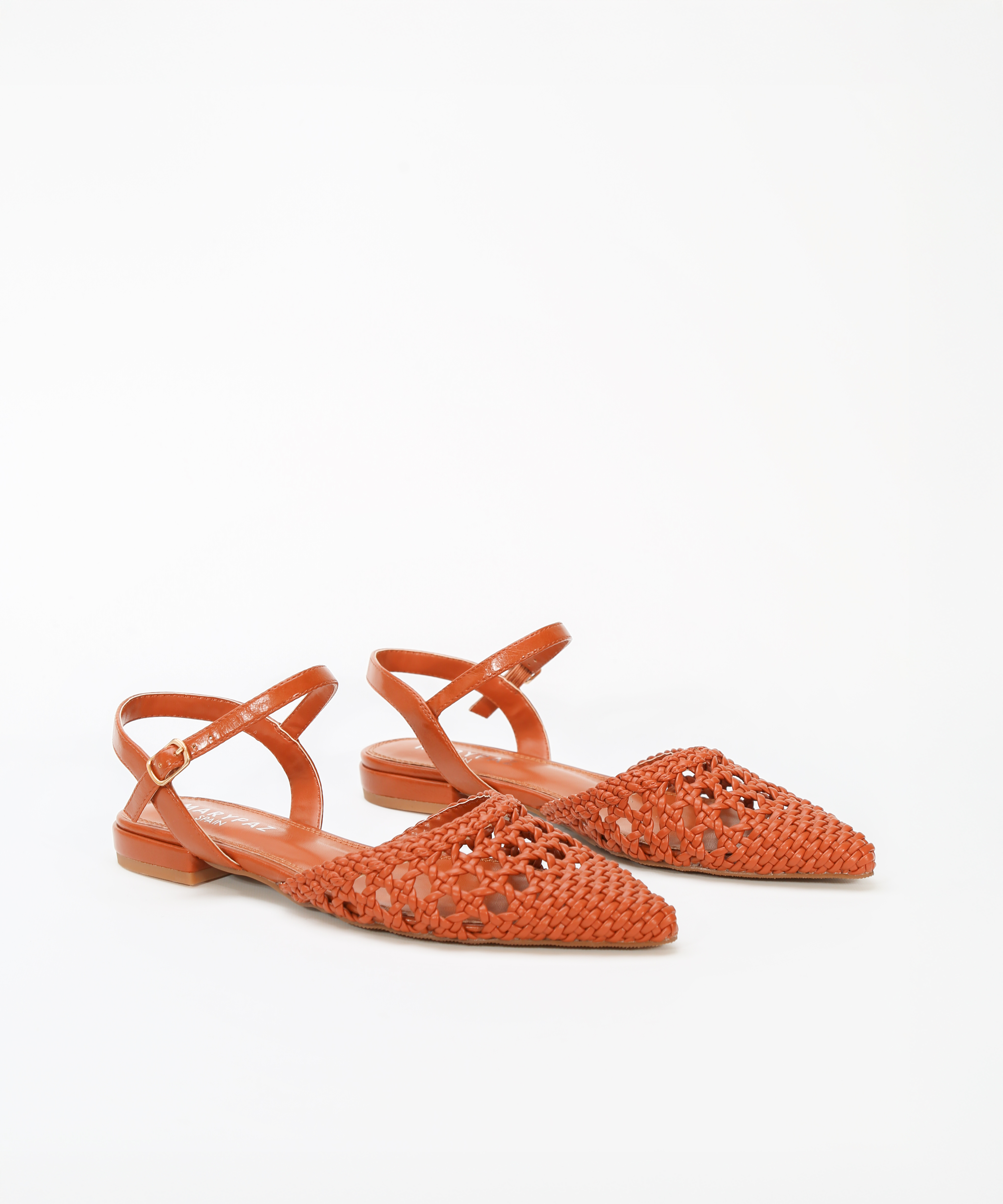 Sandalia trenzada en punta image number null